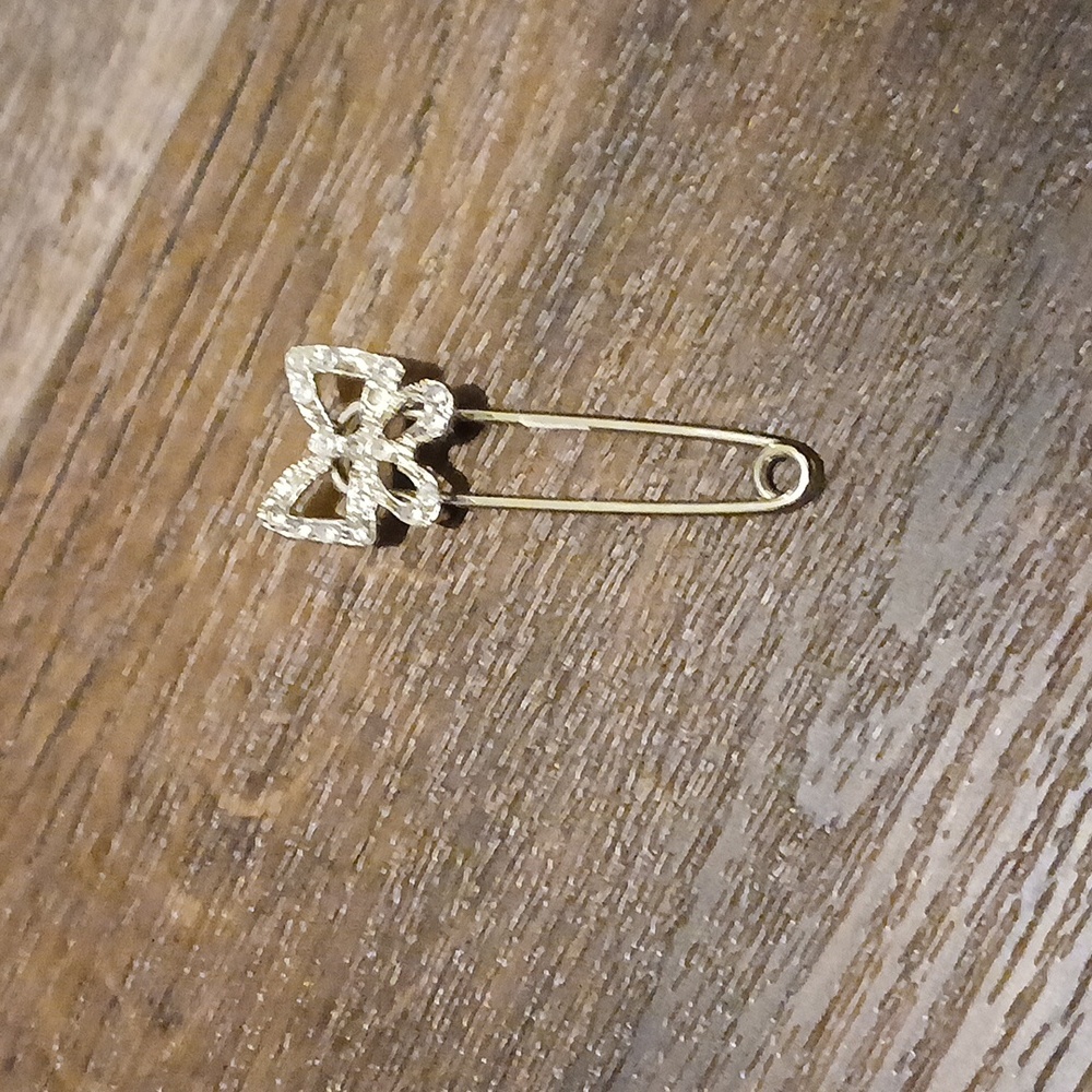 Butterfly pin